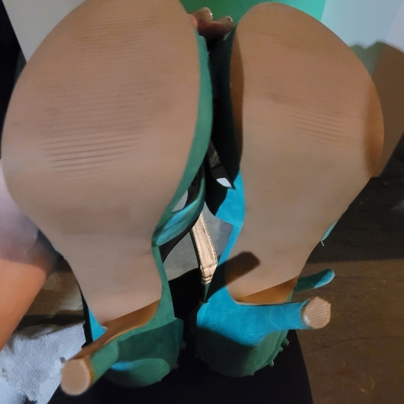 Deb Heels - Picture 5 of 9